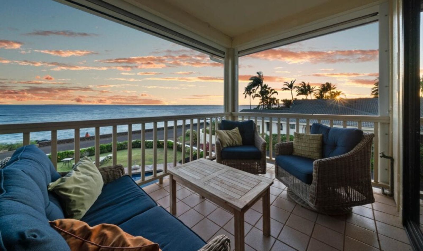 Alihi Lani 5 vacation rental oceanfront lanai